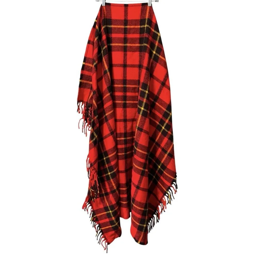 Vtg FARIBO Fluff Loomed Red Black‎ Plaid Throw Blanket 55”x55” Camp Picnic READ